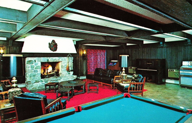 Fox Haus Motor Lodge - Vintage Postcard
